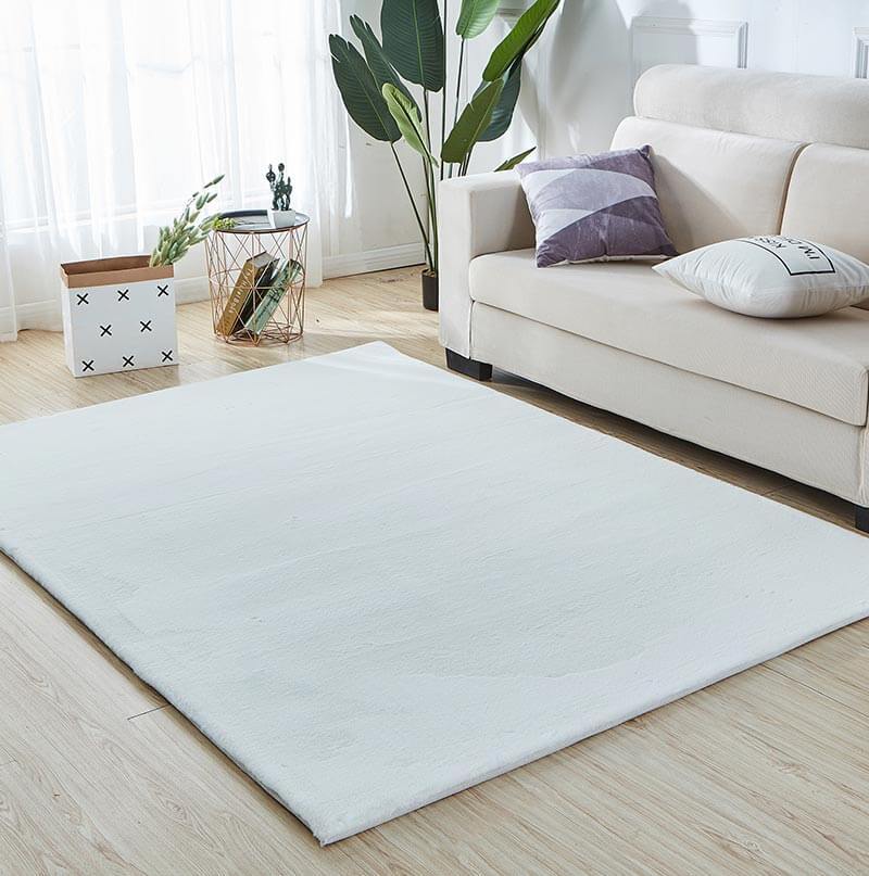 Lily Luxury White Chinchilla Faux Fur Area Rug